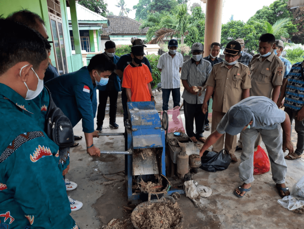 Tim Dosen Unila Daur Ulang Sampah Jadi Produk Multiguna
