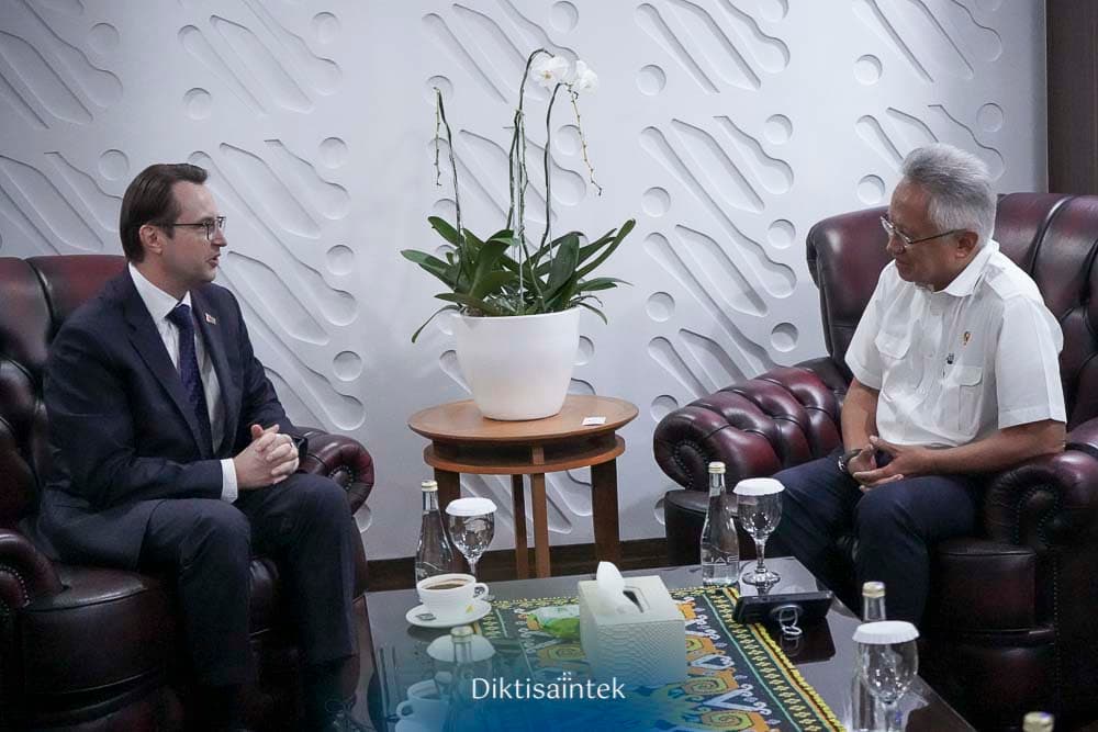 Audiensi Mendiktisaintek dengan Dubes Belarus