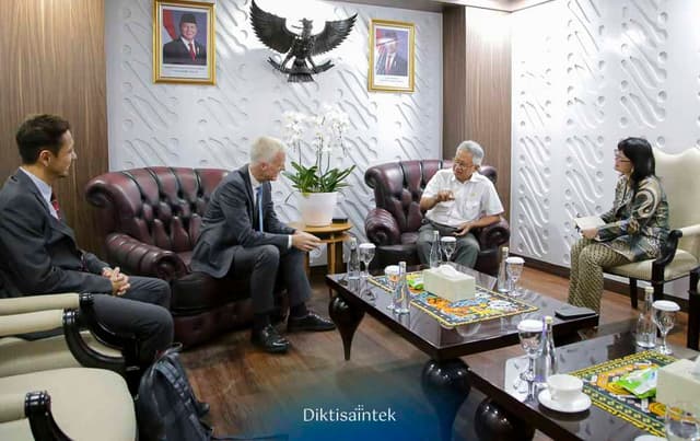 Audiensi Mendiktisaintek dengan Organisation for Economic Co-operation and Development (OECD)