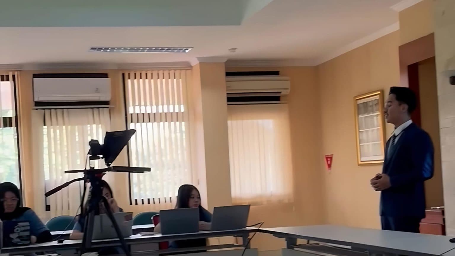 Mahasiswa Unila Juara I Newscasting Varsity Category ALSA NEC 2025