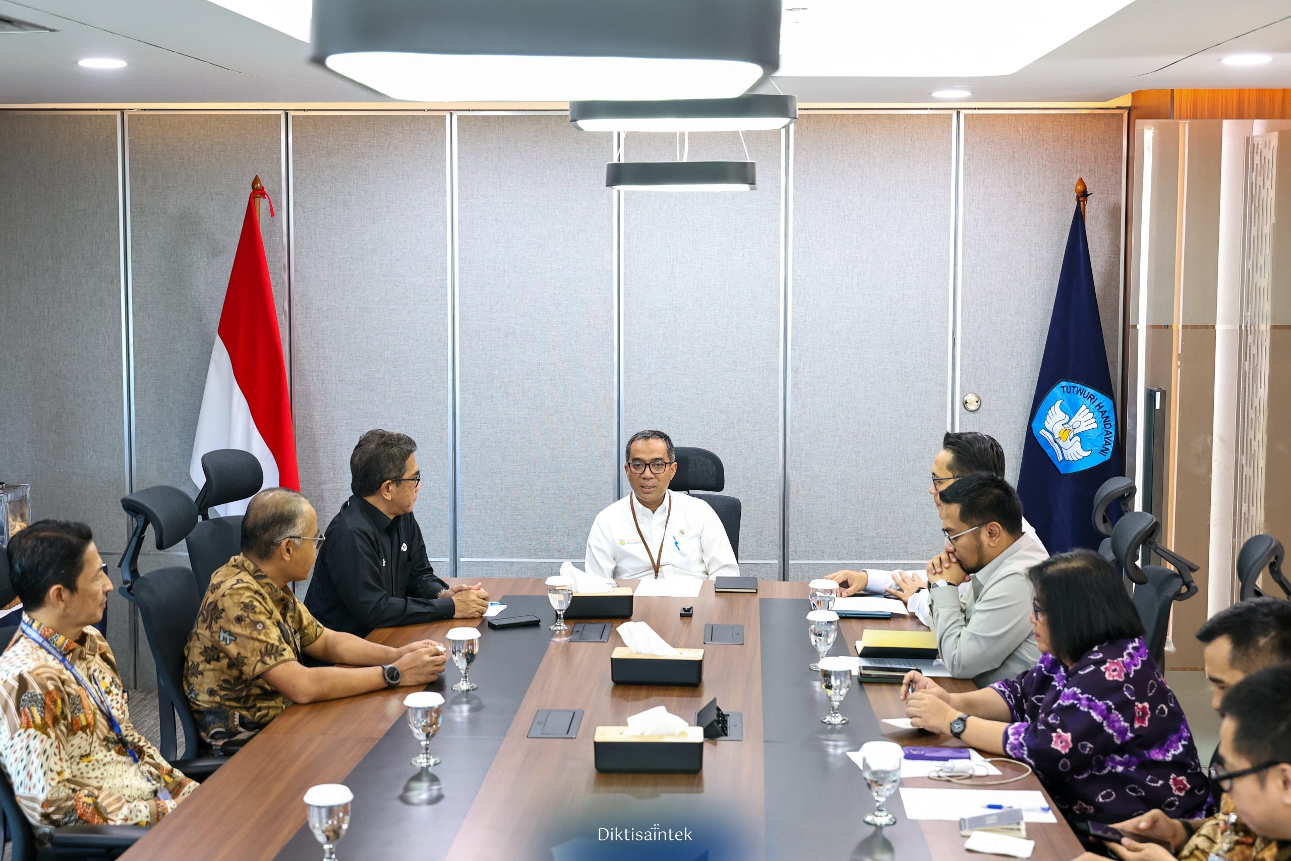 Kemdiktisaintek Buka Potensi Kemitraan Strategis dengan Media Publik TVRI, RRI, dan ANTARA