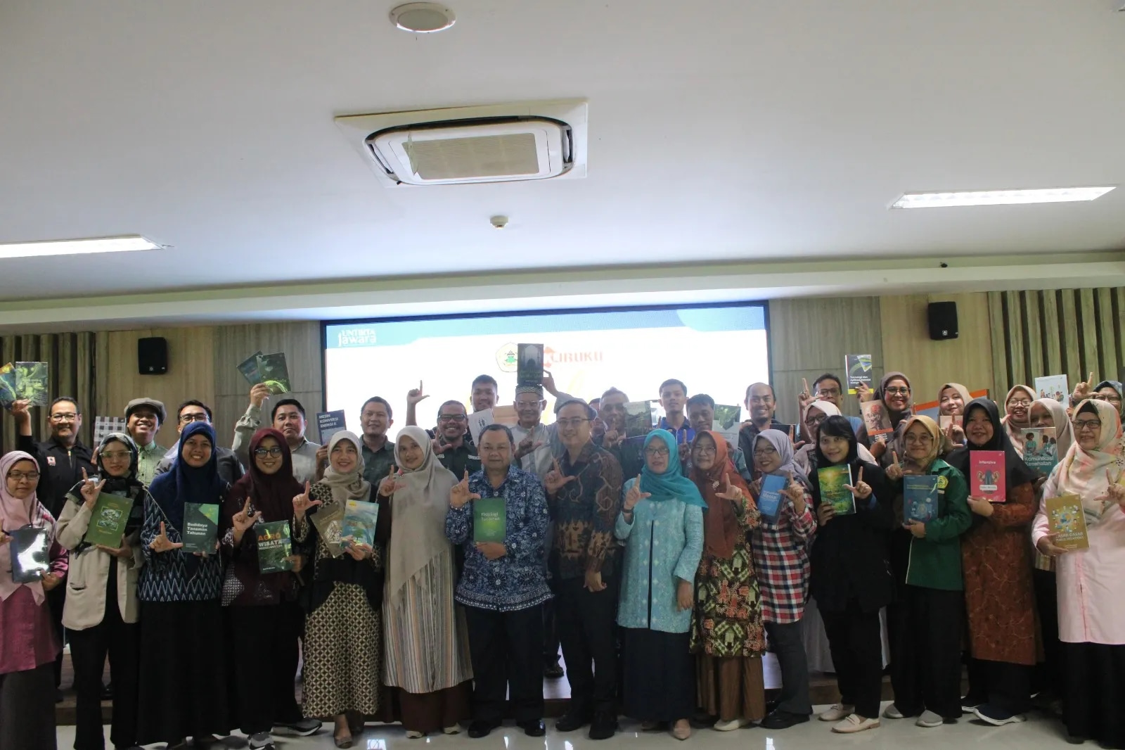 Peringati Hari Buku Sedunia, Untirta Luncurkan 155 Buku Dosen, Peresmian Titik Baca dan MoU Bersama Kubuku