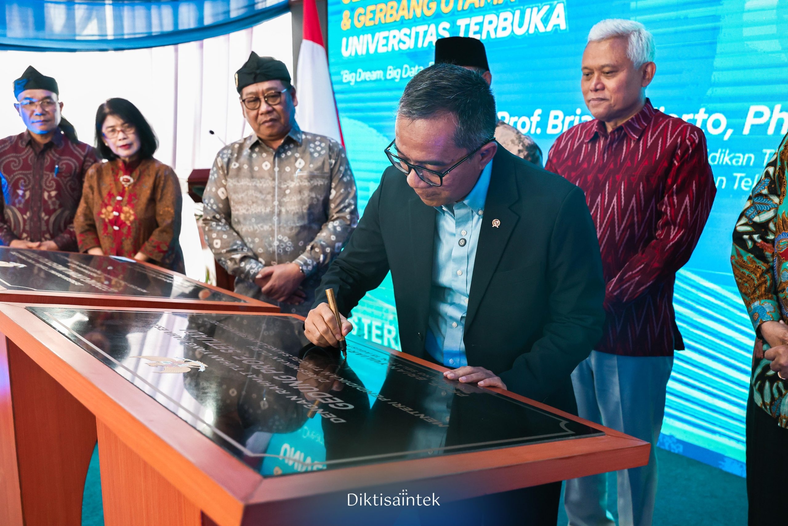 Kemdiktisaintek dan Universitas Terbuka Teguhkan Komitmen Transformasi Digital Pendidikan Tinggi