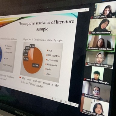 Empat Mahasiswa D-3 Perpajakan FEB Presentasi di Konferensi Internasional Ceko